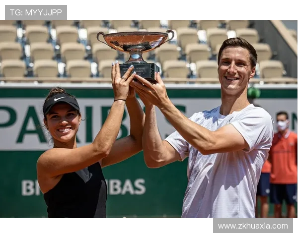 网球运动发展历程与技术创新分析：从基础训练到现代竞技模式的演变