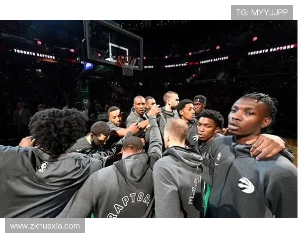 多伦多猛龙与劲敌对阵激战正酣，球迷期待绝地反击之战